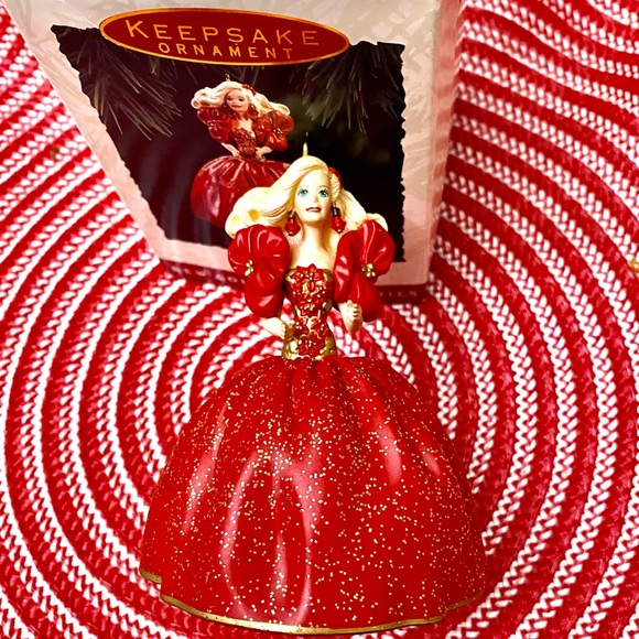 VINTAGE HOLIDAY BARBIE 1993 HALLMARK COLLECTOR
